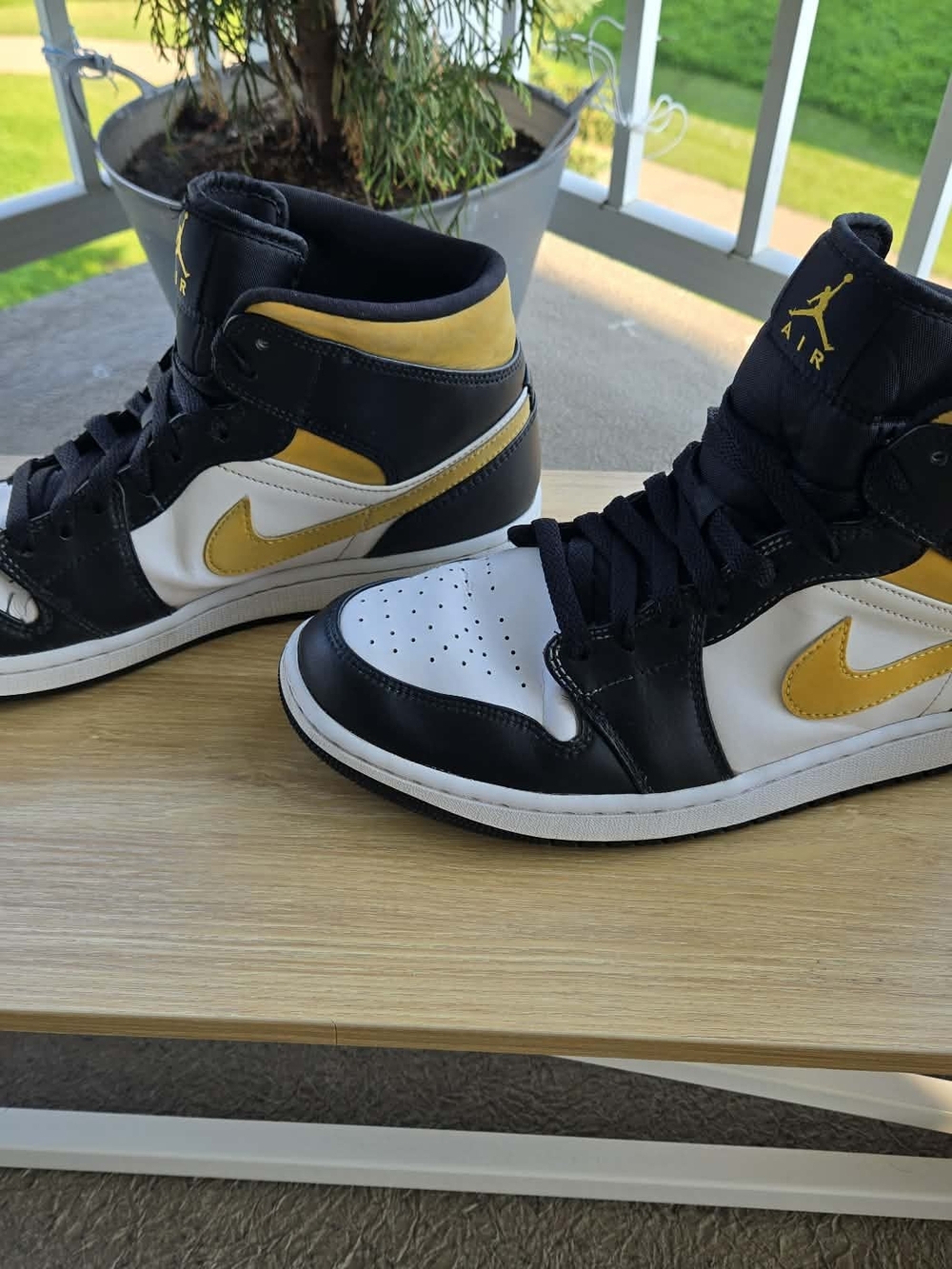 Nike Air Jordan 1 Mid - Black/White/Yellow